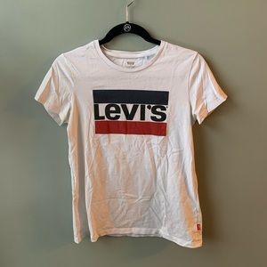 Levi’s T-shirt